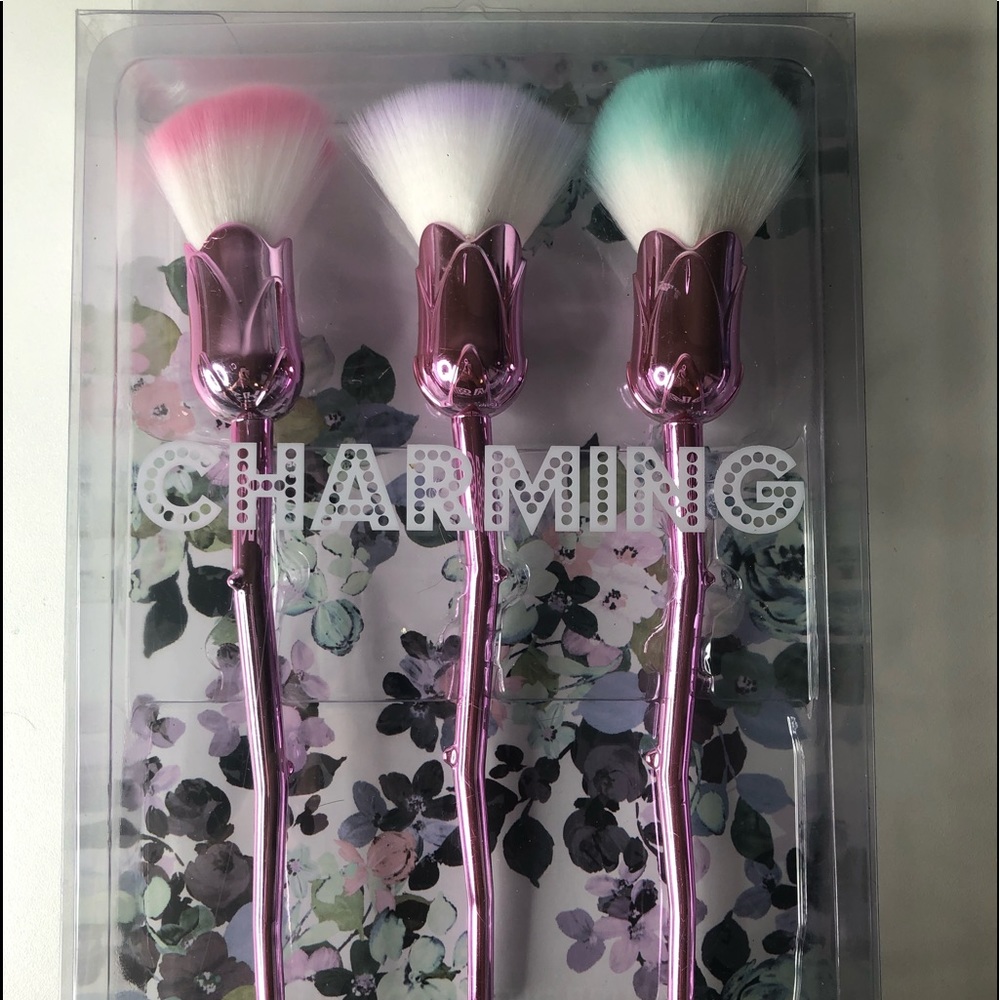 Makeup brushes